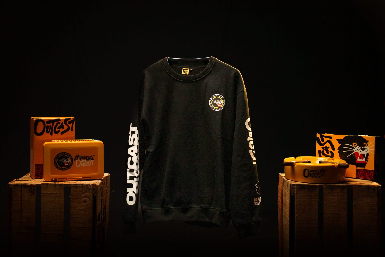 OUTCAST SIGNATURE CREWNECK – BLACK